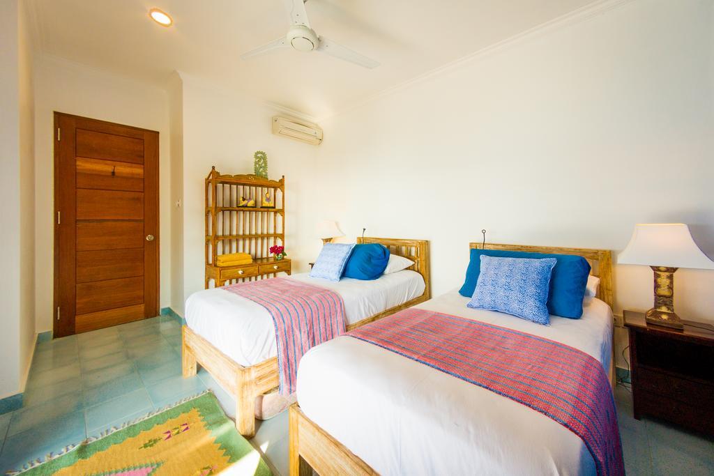 Aquamarine Beach Villas 아메드 외부 사진